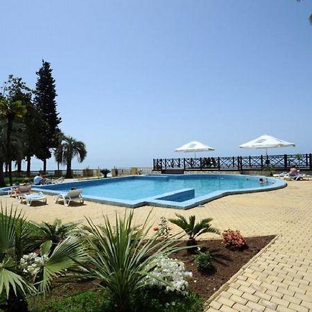 Lazurniy Bereg Hotel Gagra Bagian luar foto