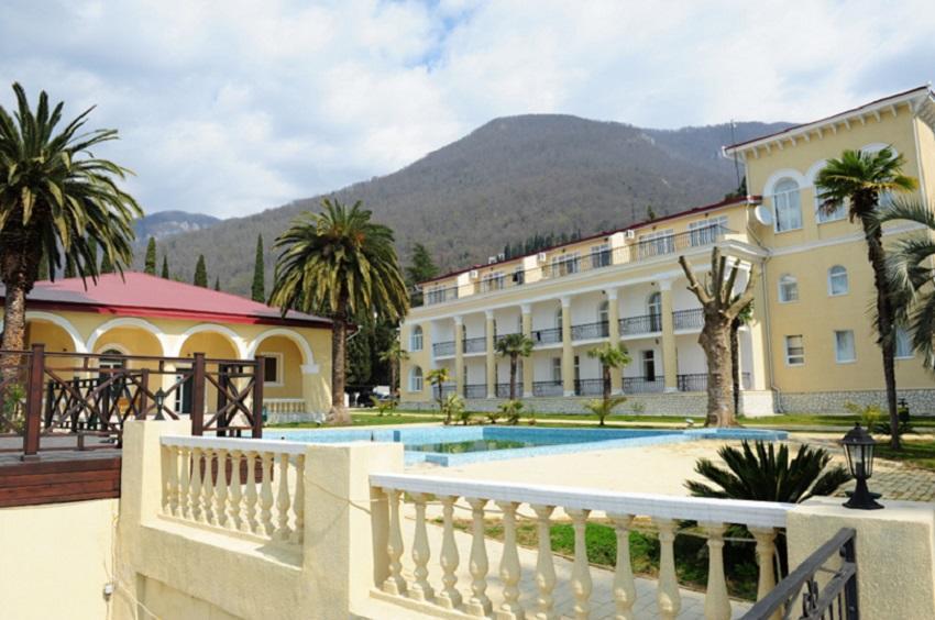 Lazurniy Bereg Hotel Gagra Bagian luar foto