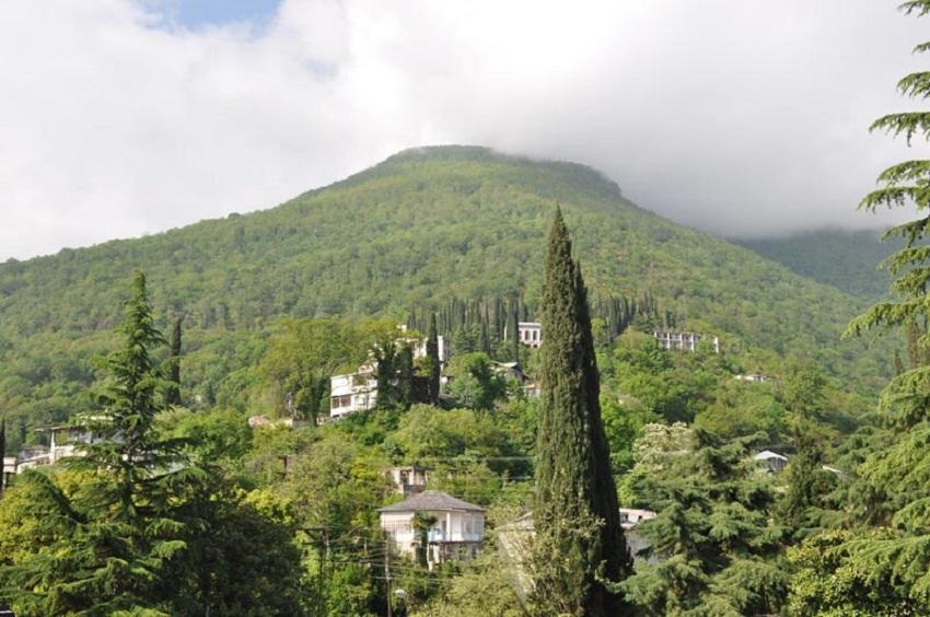 Lazurniy Bereg Hotel Gagra Bagian luar foto