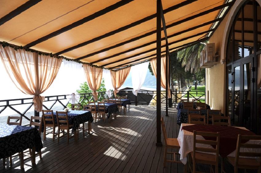 Lazurniy Bereg Hotel Gagra Bagian luar foto