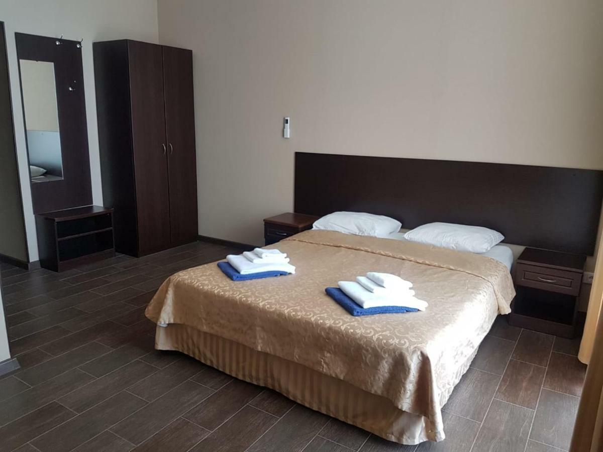 Lazurniy Bereg Hotel Gagra Bagian luar foto
