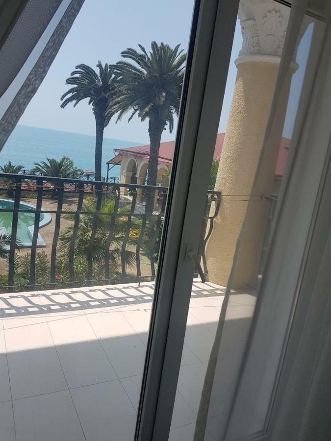 Lazurniy Bereg Hotel Gagra Bagian luar foto