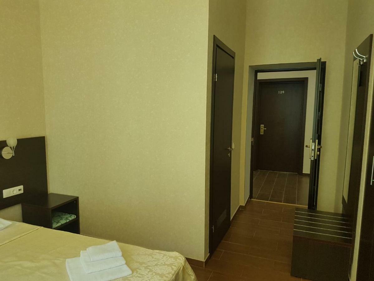 Lazurniy Bereg Hotel Gagra Bagian luar foto