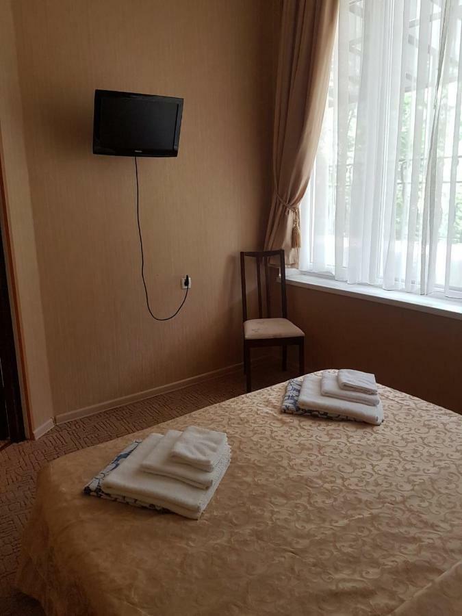 Lazurniy Bereg Hotel Gagra Bagian luar foto