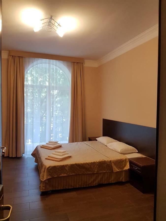 Lazurniy Bereg Hotel Gagra Bagian luar foto