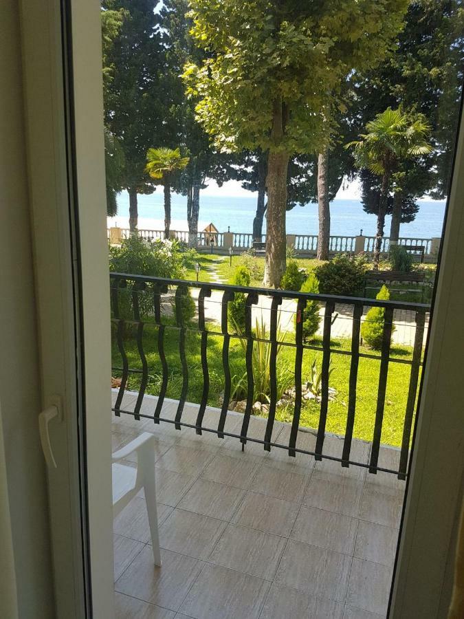 Lazurniy Bereg Hotel Gagra Bagian luar foto