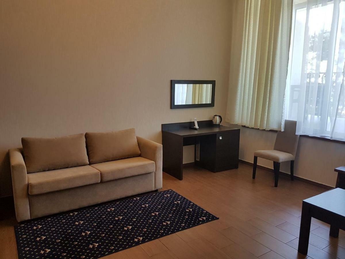Lazurniy Bereg Hotel Gagra Bagian luar foto