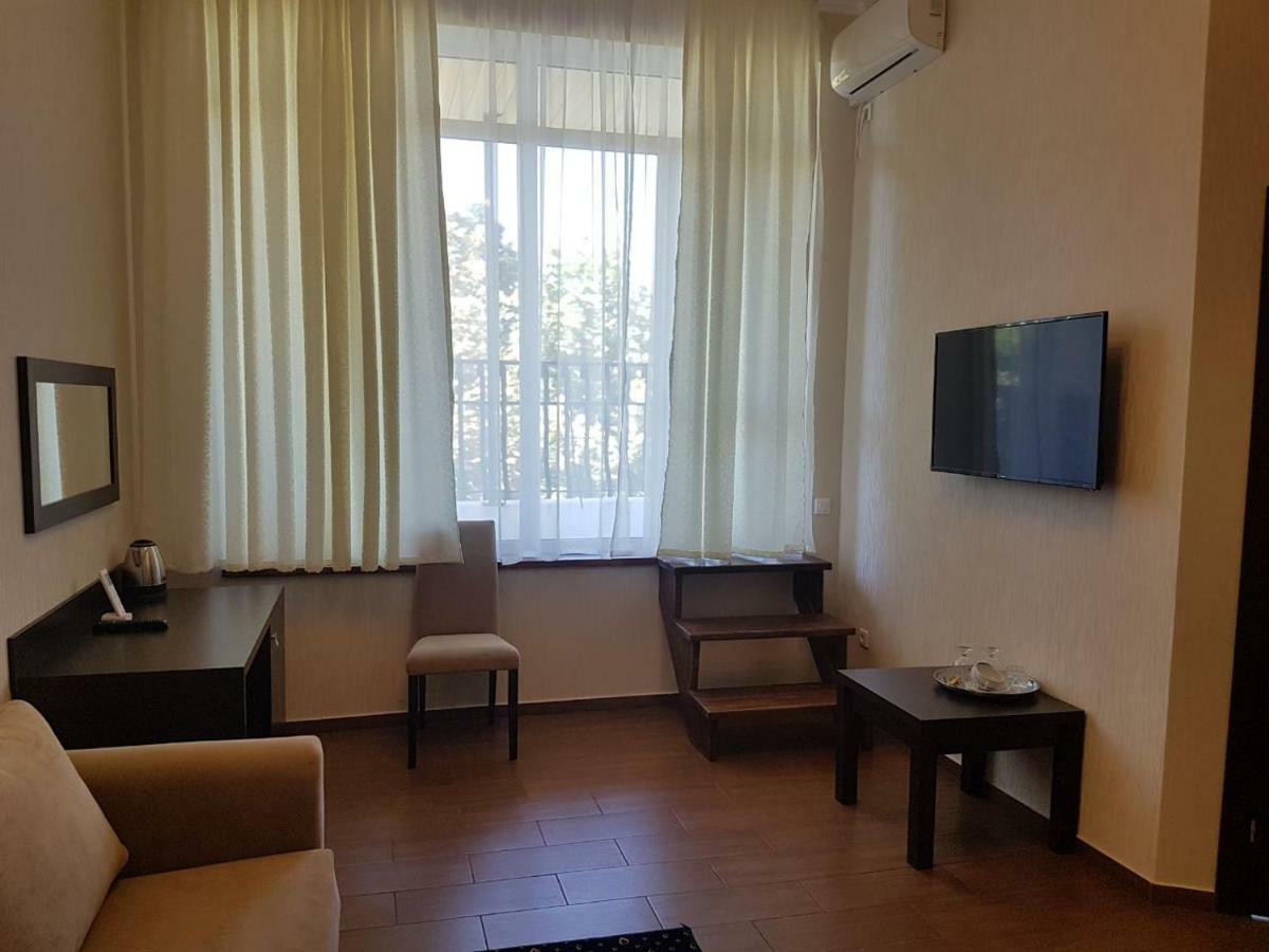 Lazurniy Bereg Hotel Gagra Bagian luar foto