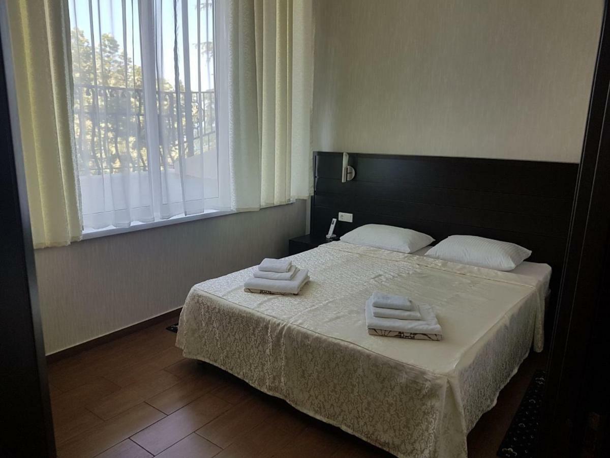 Lazurniy Bereg Hotel Gagra Bagian luar foto
