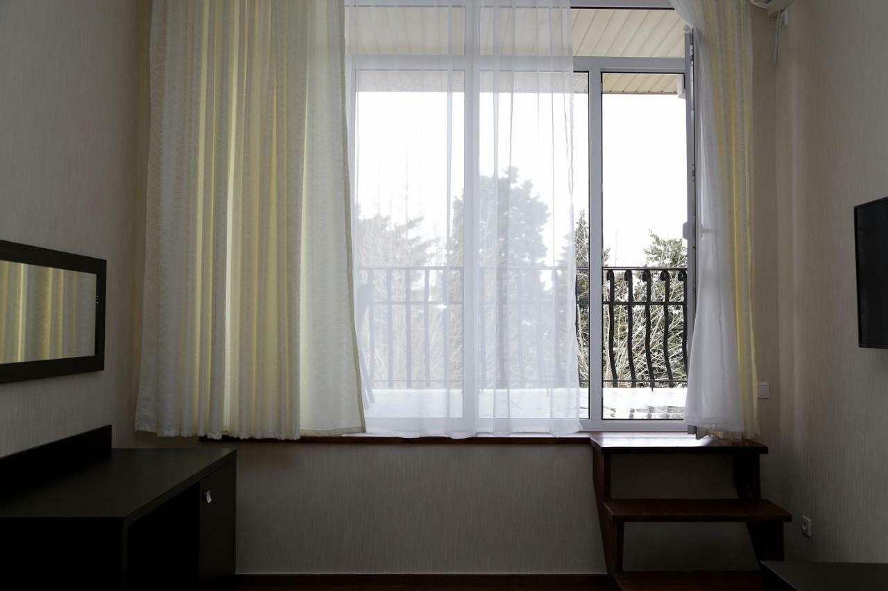 Lazurniy Bereg Hotel Gagra Bagian luar foto